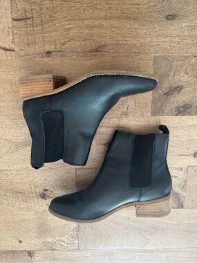 Gap Classic Black chelsea Leather Chelsea Boot sz 6 ankle